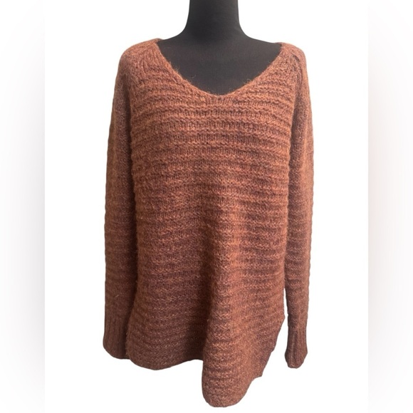 Bianca B Sweaters - MOHAIR AND WOOL BIANCA B Italian Made V Neck Fluffy Sweater Size MED Cozy EUC
